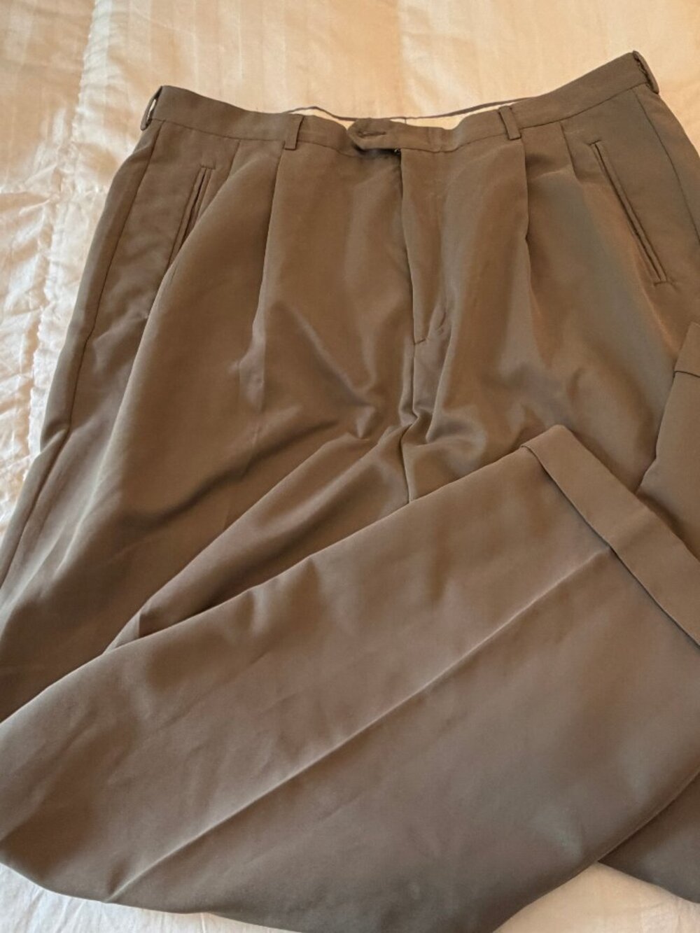 Haggar pleated, cuffed, slacks, 38 x 32